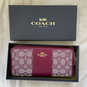 Coach Boxed Slim Accordion zip Wallet